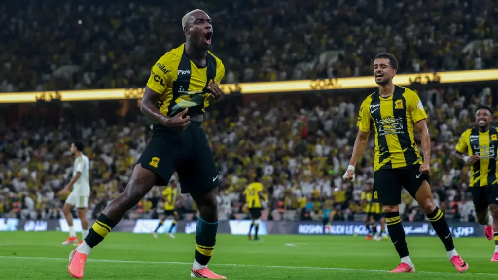 Ilenikhena bùng nổ với cú đúp bàn thắng, giúp Al Ittihad giành 3 điểm quan trong trước Al Nassr.