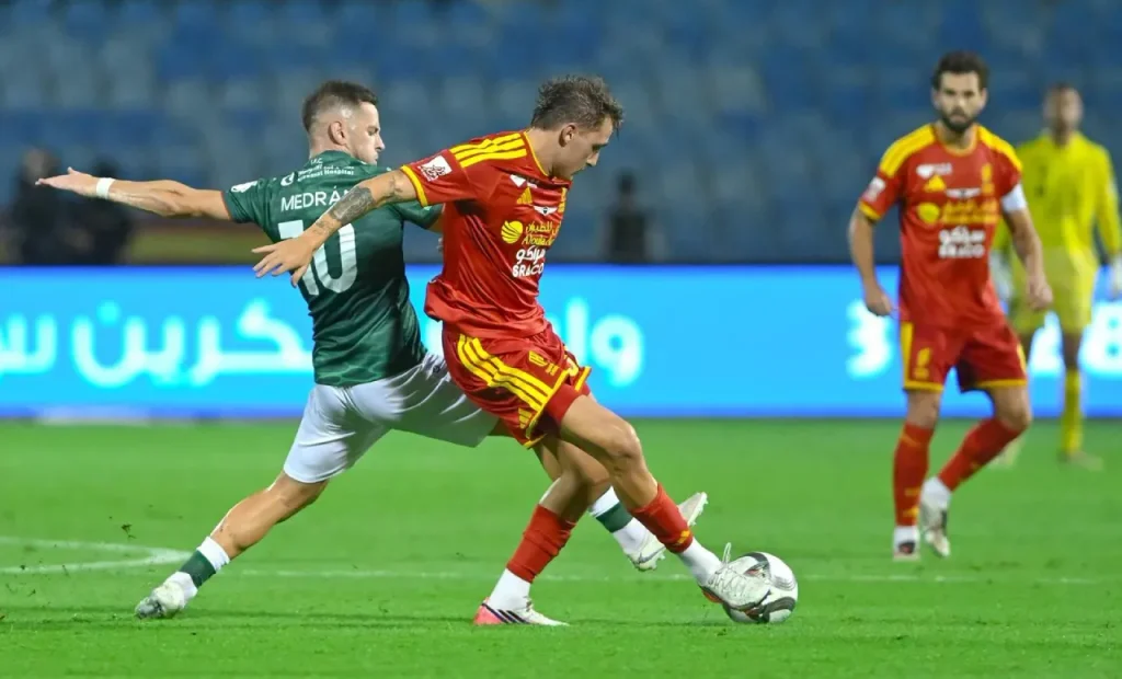 Al Qadsiah chia điểm kịch tính với Al Ettifaq dù nhiều lần vươn lên dẫn trước.