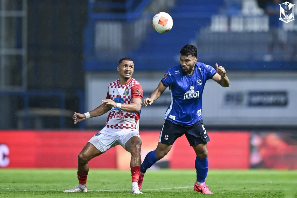 BG Pathum United thắng nghẹt thở Rasisalai United 3-2 sau màn rượt đuổi tỷ số kịch tính.