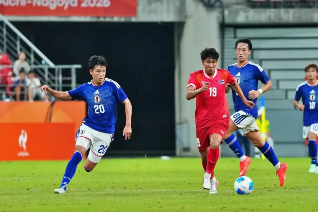 Đánh bại U23 Thái Lan 3-0, Nhật Bản giành ngôi nhất bảng và đi tiếp thuyết phục.