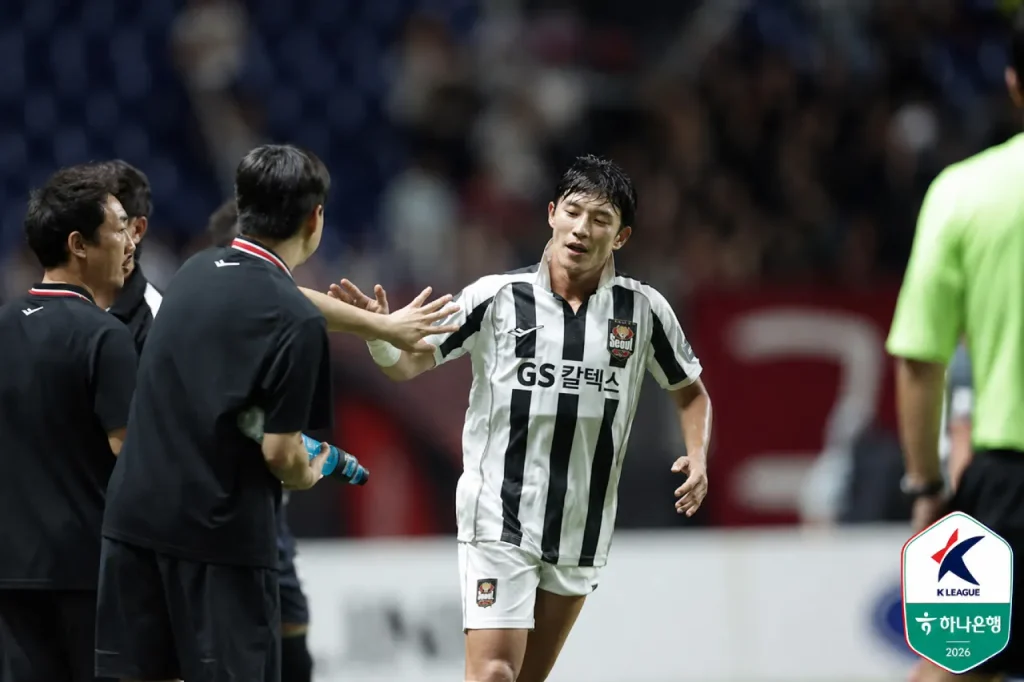 FC Seoul tiếp tục xây chắc ngôi đầu sau chiến thắng đậm trước Gwangju. Ảnh