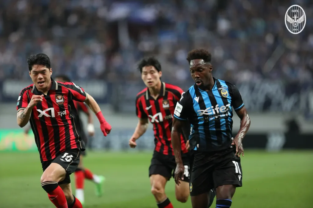 Chơi thiếu người, Incheon không thể cản bước FC Seoul giành 3 điểm.