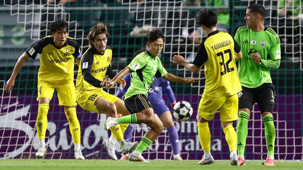 Joenbuk lội ngược dòng thành công trước Kashiwa Reysol để có được 3 điểm ở ngày ra quân.
