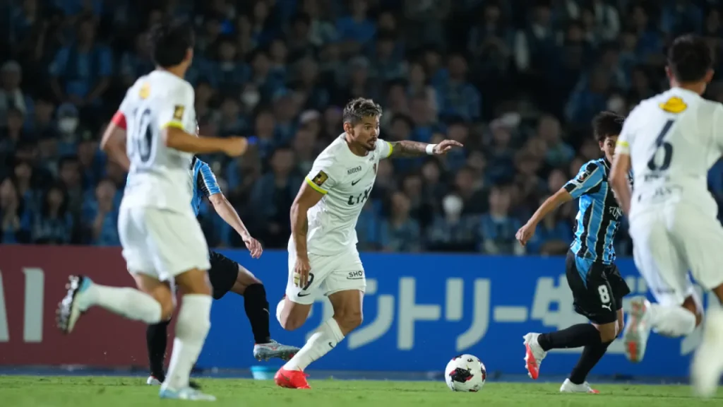 Kashima Antlers chia điểm đáng tiếc với Kawasaki Frontale, qua đó chưa thể tìm lại mạch thắng.