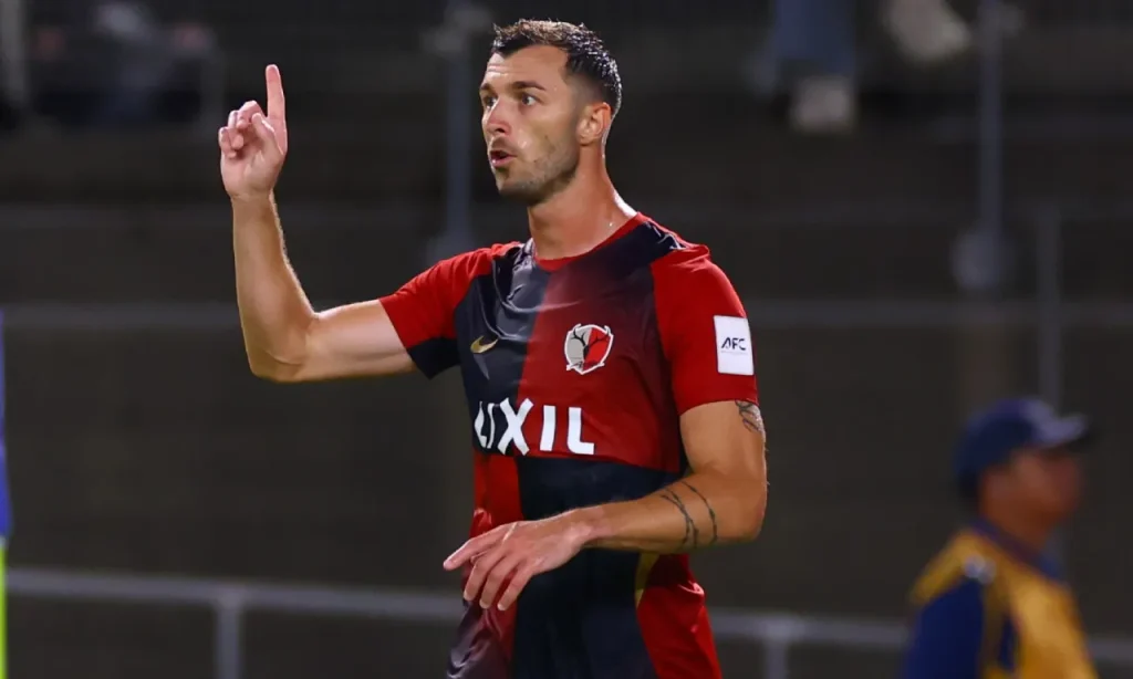 Aleksandar Cavric bùng nổ với cú hattrick cho Kashima Antlers.