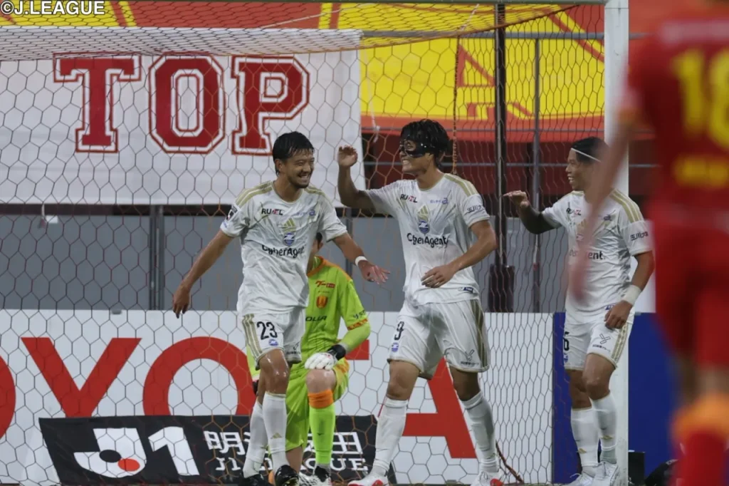 Machida Zelvia xây chắc ngôi đầu với chiến thắng dễ trước Nagoya Grampus.