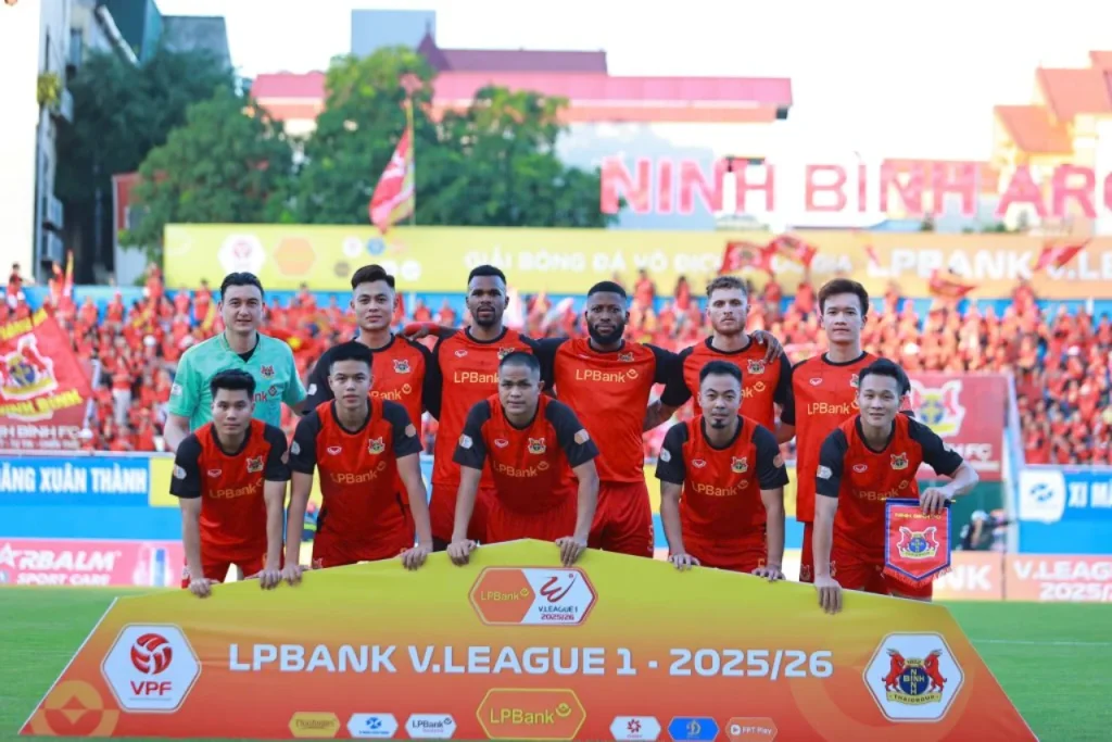 Ninh Bình FC, ngôi sao đang lên cạnh tranh chức vô địch V-League 2026/27.