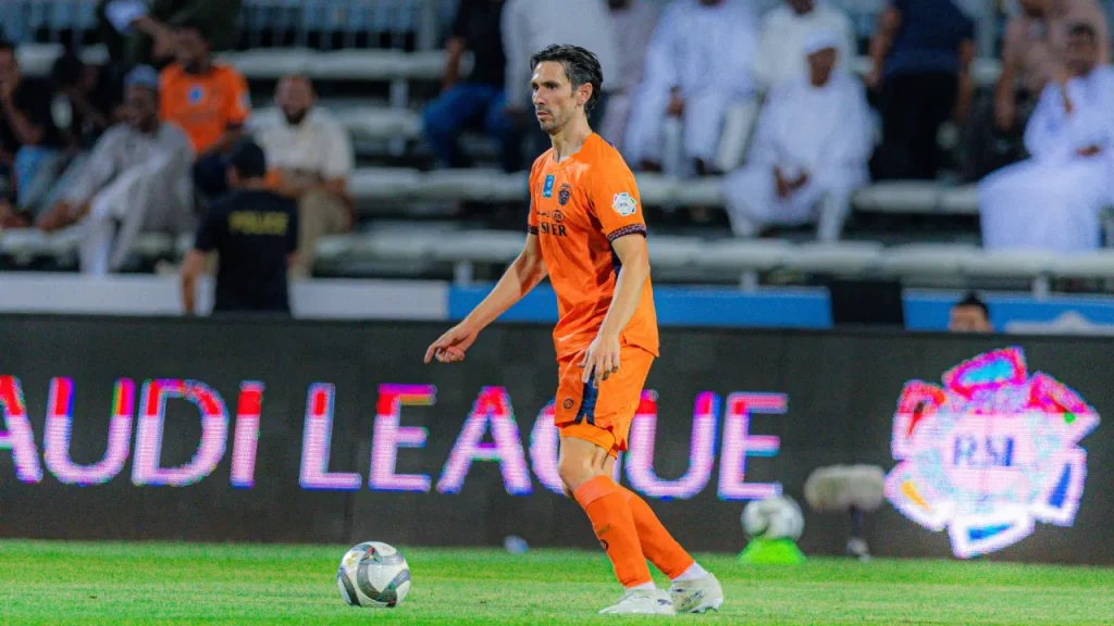 Paulo Oliveira mang đến kinh nghiệm cho hàng thủ Al Fayha.