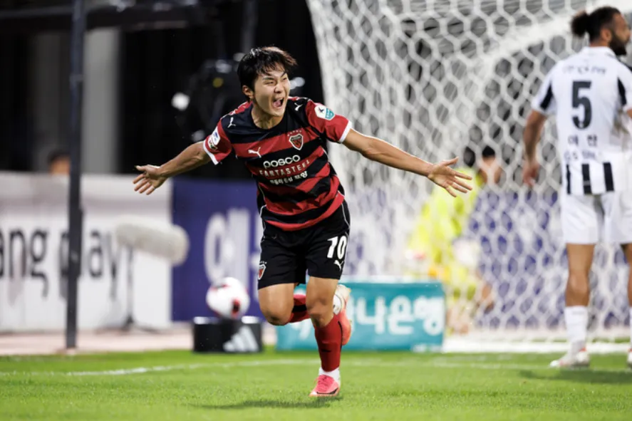 Pohang Steelers giành chiến thắng trước FC Seoul, nuôi hy vọng trở lại nhóm dẫn đầu.
