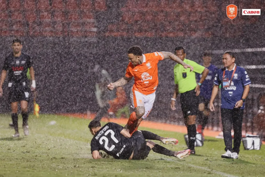 Ratchaburi đánh bại True Bangkok United 1-0 nhờ bàn thắng duy nhất của Bruno Mendes.