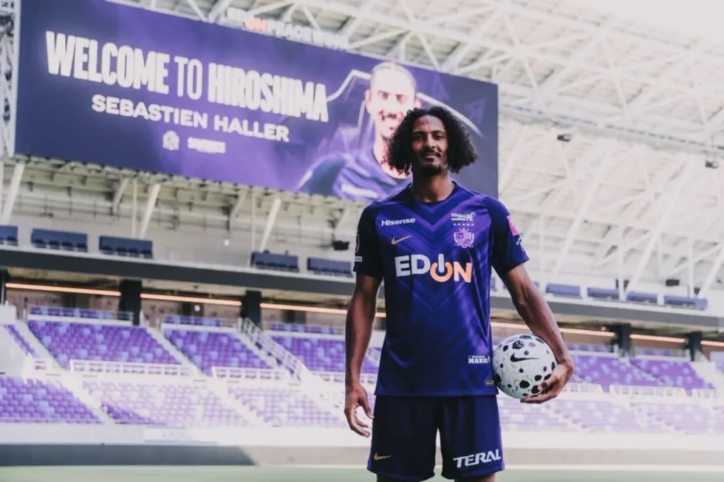 Sébastien Haller là tân binh nổi bật nhât của J1 League đến thời điểm hiện tại