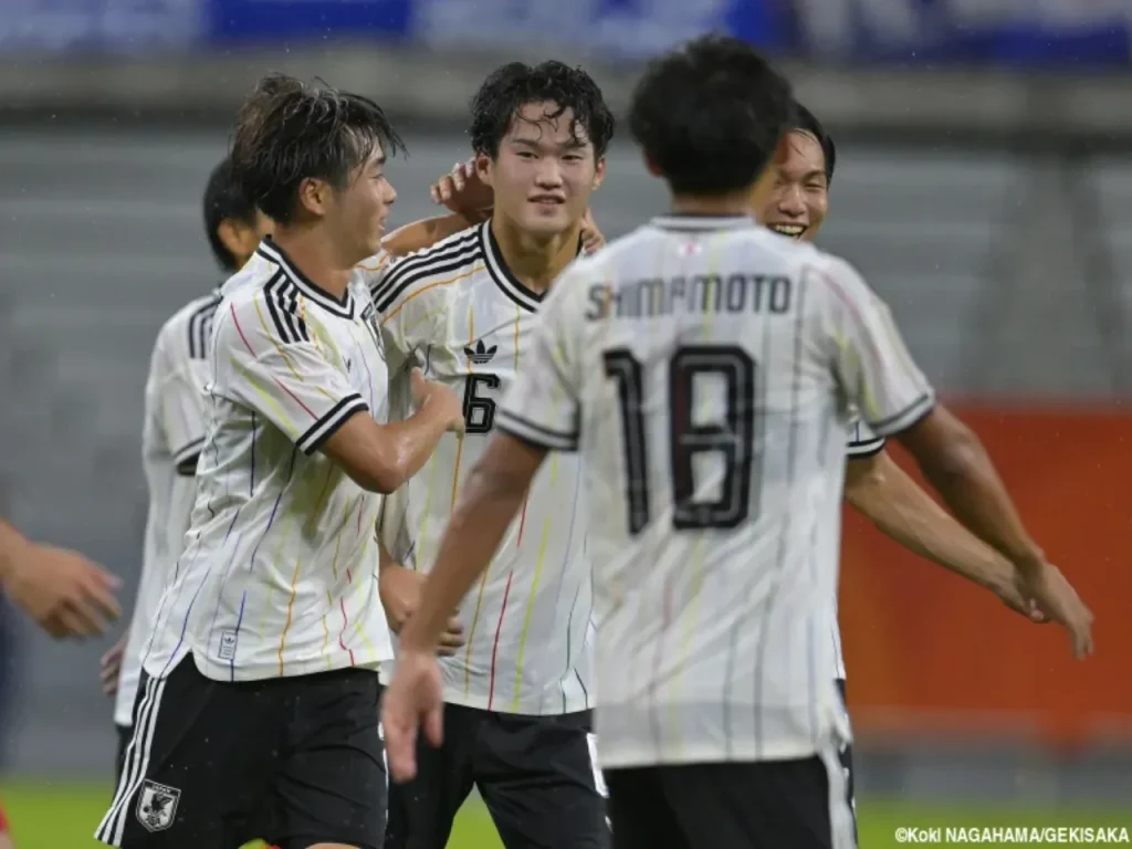 U23 Nhật Bản thắng dễ U23 Kyrgyzstan để giành vé đi tiếp.