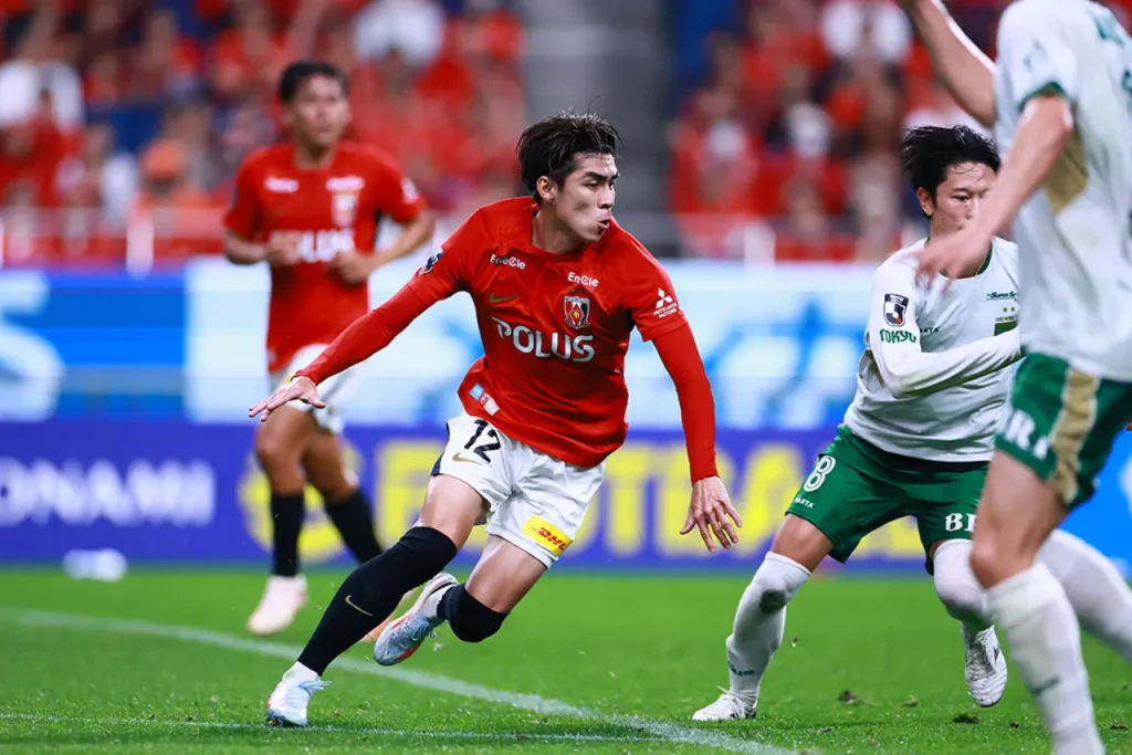 Urawa Reds tiếp đà hồi sinh bằng chiến thắng dễ dàng trước Tokyo Verdy.
