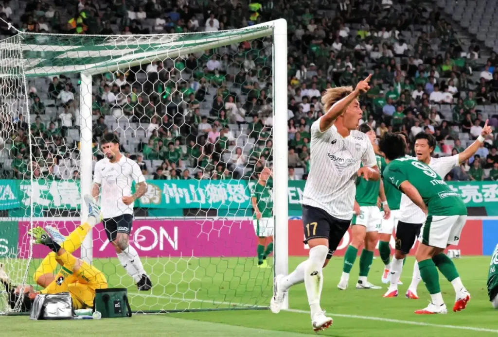 Vissel Kobe leo lên vị trí thứ năm với chiến thắng dễ trước Tokyo Verdy.