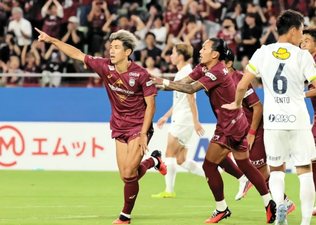 Vissel Kobe đánh bại Kashima Antlers, vươn lên vị trí thứ hai trên BXH.