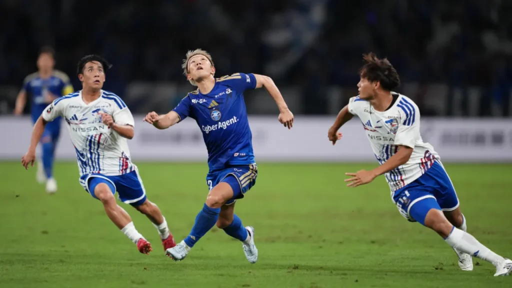 Machida Zelvia chia điểm với Yokohama F. Marinos trên sân nhà, nhưng vẫn giữ được trọn vẹn 3 điểm.