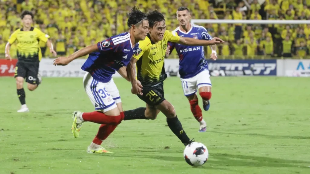 Yokohama F. Marinos khiến Kashiwa Reysol ôm hận ngay trên sân nhà.