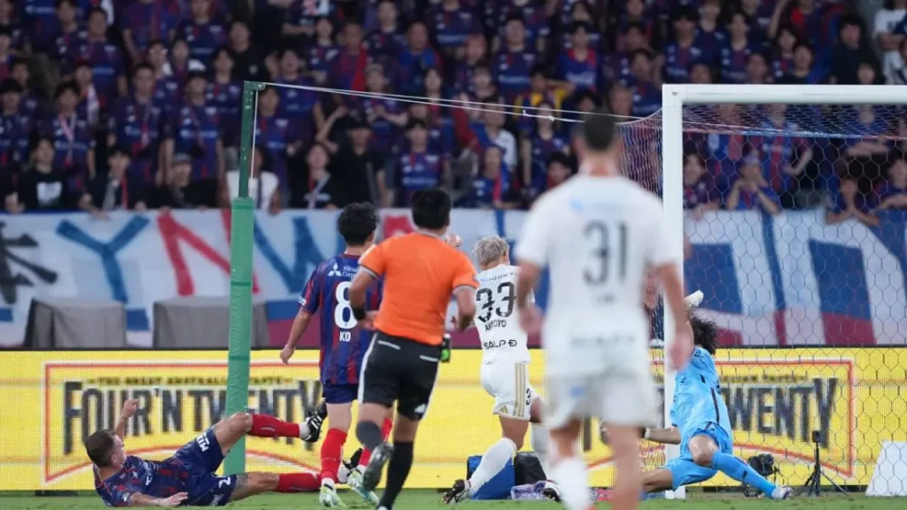 Có lượng khán giả lớn cổ vũ, FC Tokyo vẫn để thua Machida Zelvia với tỉ số 1-5 ở trận ra quân.